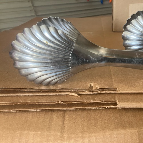 Tongs - Image 1
