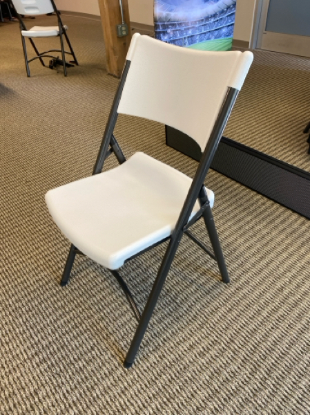 Maxchief plastic white folding chairs - Image 1