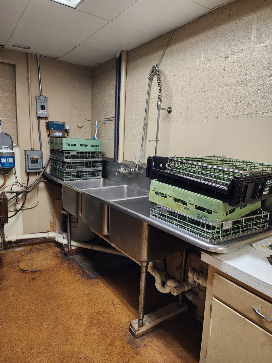 COMMERCIAL SINK - Image 1