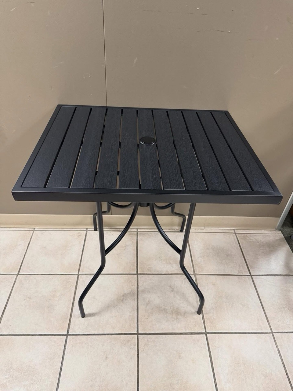 Patio Table
Faux Teak Table - Image 1