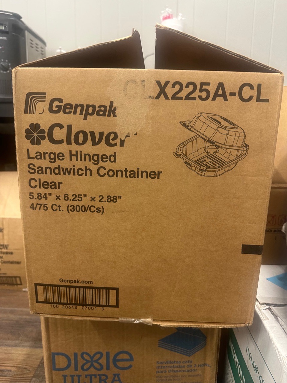 Genpak Clover Large Hinged Sandwich Container - Clear - Image 1