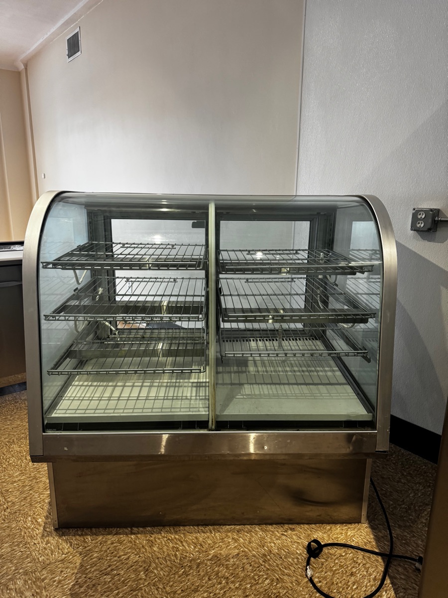 Federal Industries commercial refrigerated display case - Image 1
