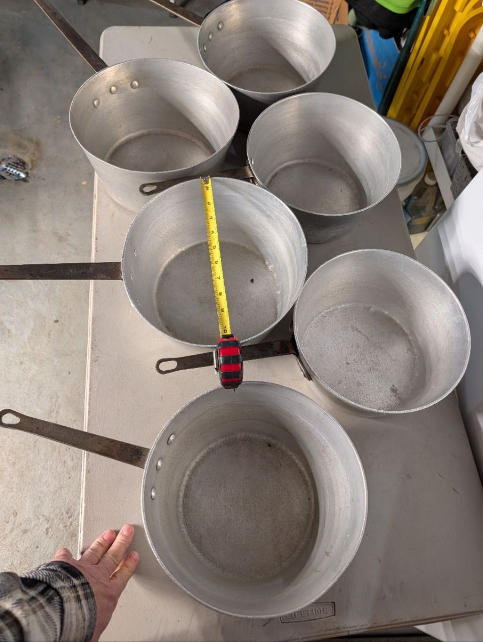 Sauce Pots: Vollrath 4347 Wear-Ever 7 Qt. Tapered Aluminum Sauce Pan - Image 1