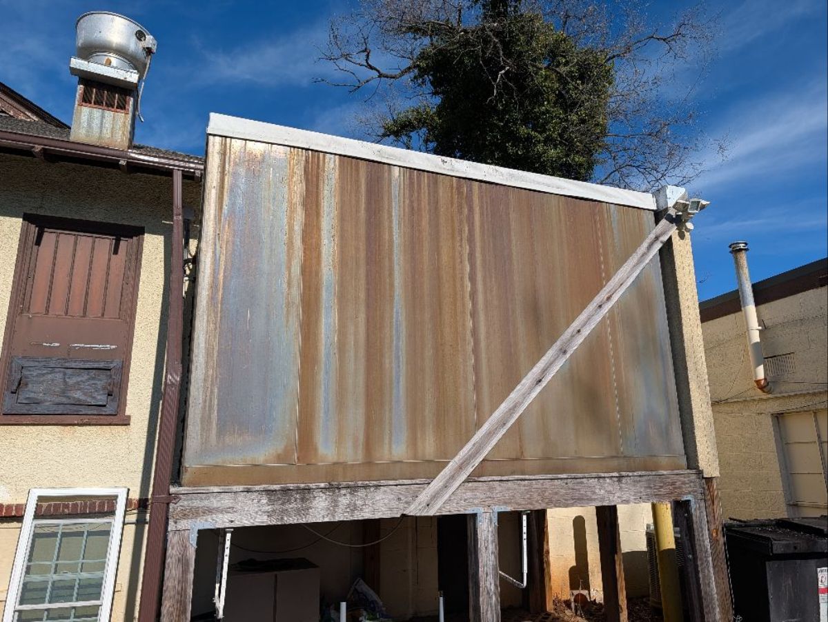 Imperial Brown 11' x 7' Walk-In Cooler - Complete Heatcraft System - Image 1