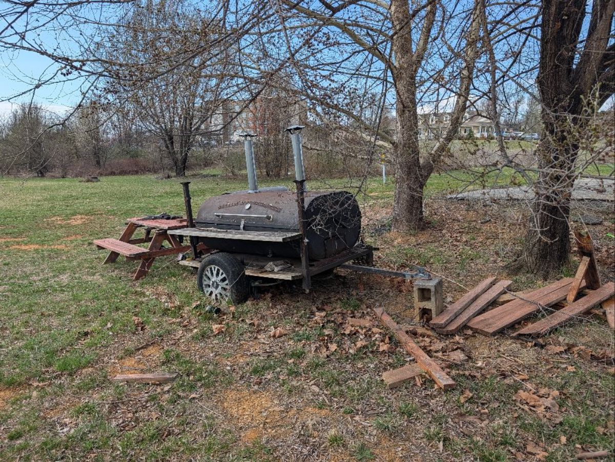 Smoker and Grill on a axel. Large and Heavy - Image 1