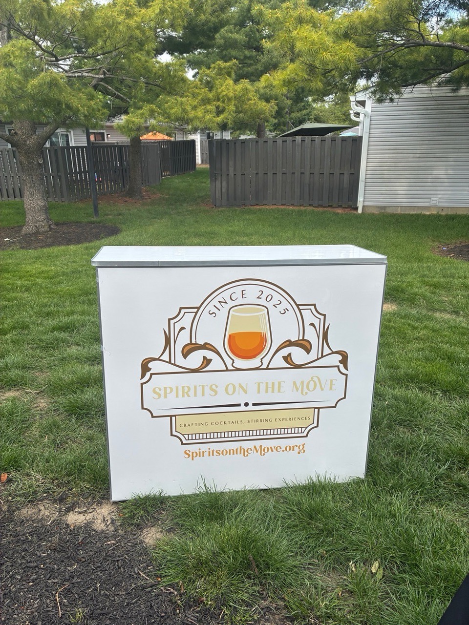 Portable bar - Image 1