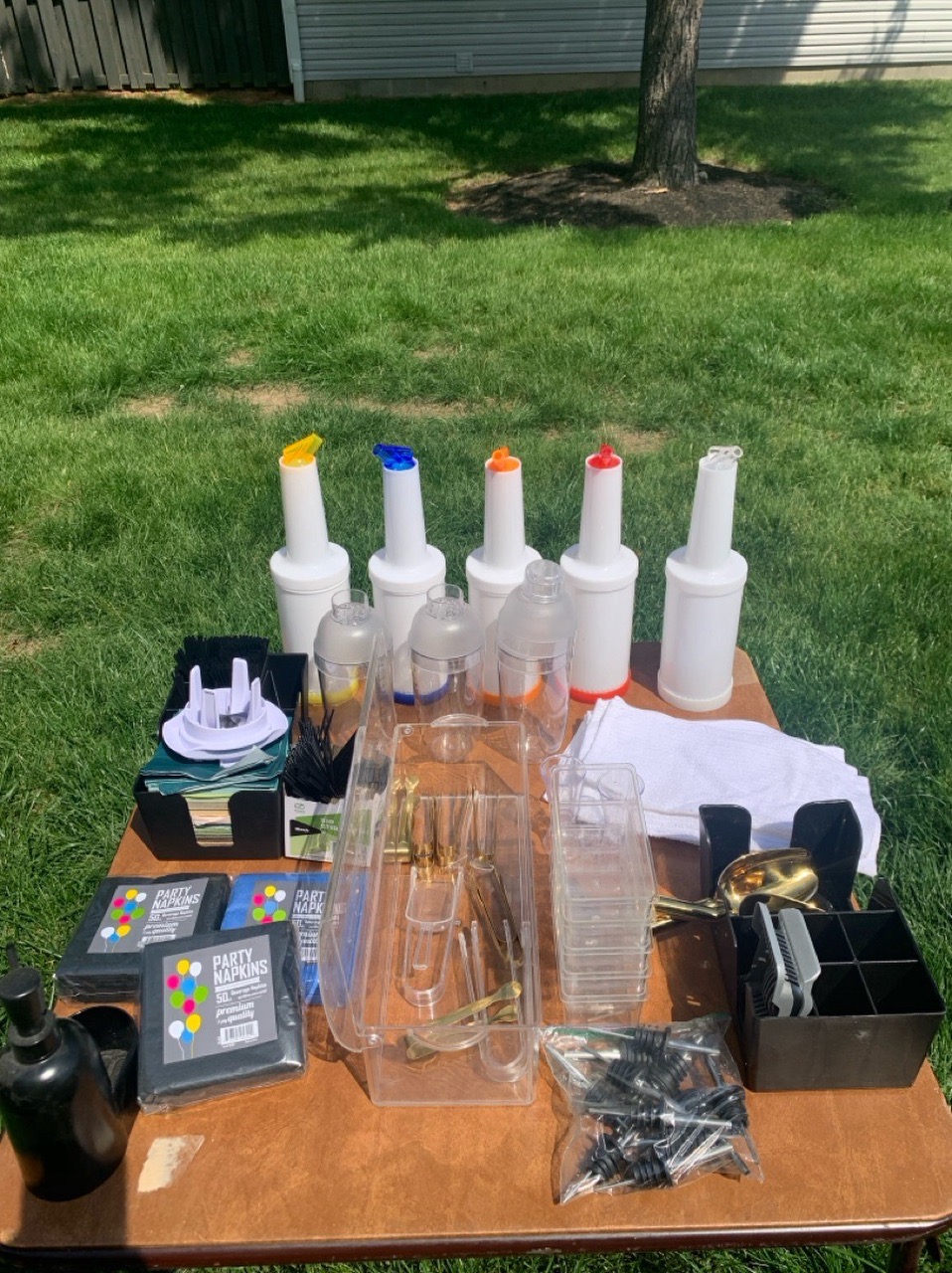 Miscellaneous bar supplies - Image 1
