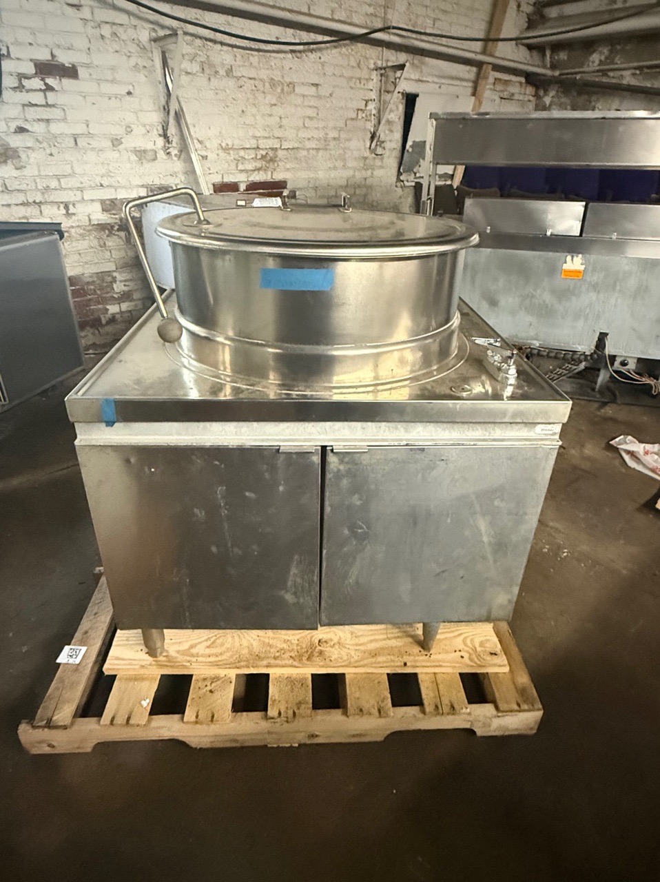 LEGION MF40 40 GALLON NAT GAS STEAM JACKET KETTLE - Image 1