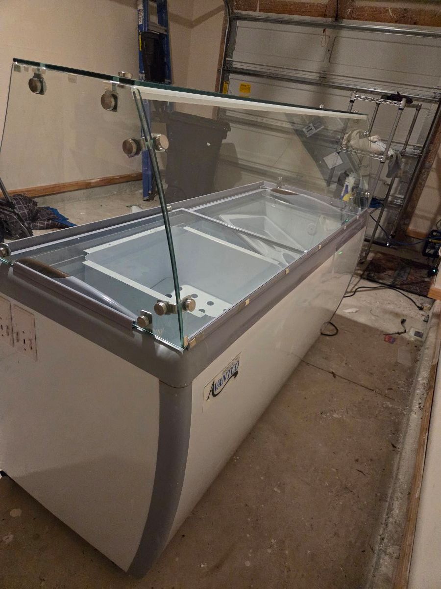 60 in. 16.6 cu. ft. NSF Manual Defrost Commercial Ice Cream Glass Dipping Cabinet Chest Freezer - Image 4