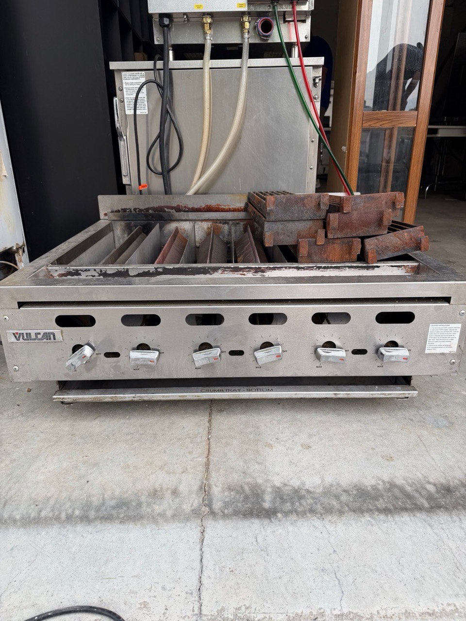 Vulcan Hart Gas Charbroiler VACB36-102 - Image 1