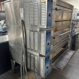 Bakers Pride EP-3-8-3836 Super Deck Floor Model Triple Pizza Deck Oven - 208v - Image 2