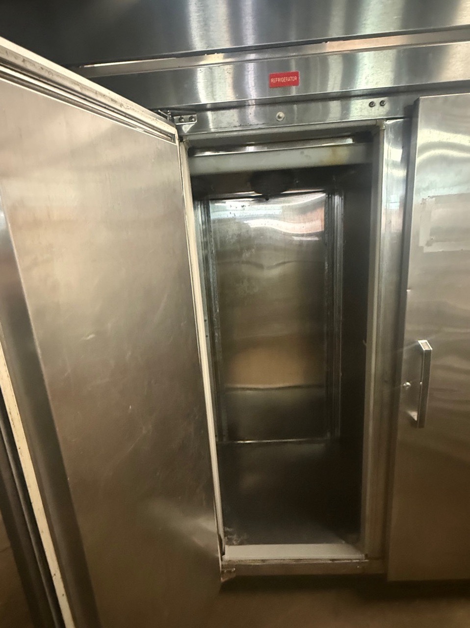 COMMERCIAL 3 DOOR REFRIGERATOR 72” USED - Image 3