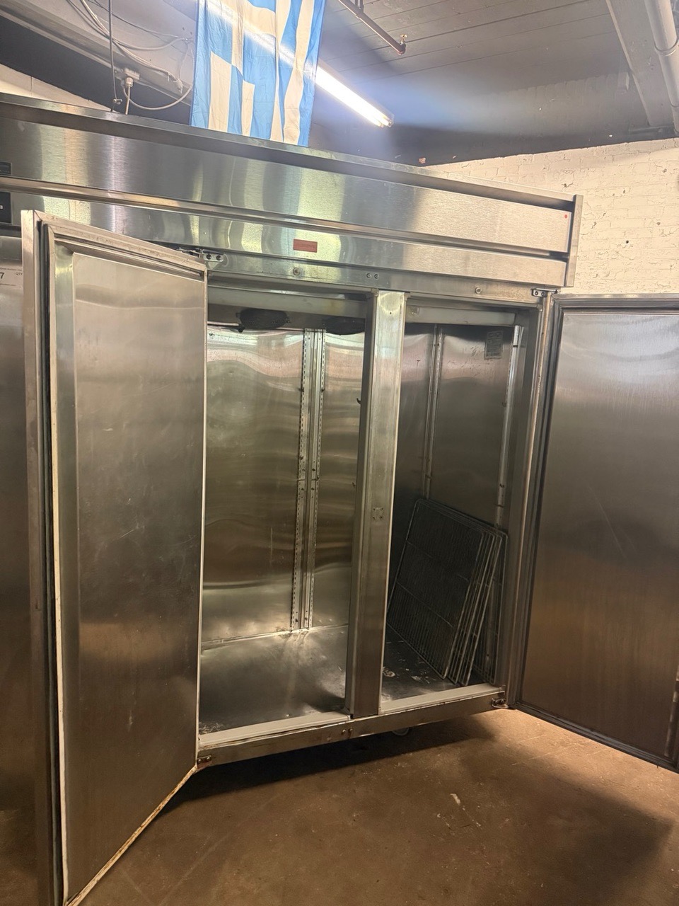 COMMERCIAL 3 DOOR REFRIGERATOR 72” USED - Image 6