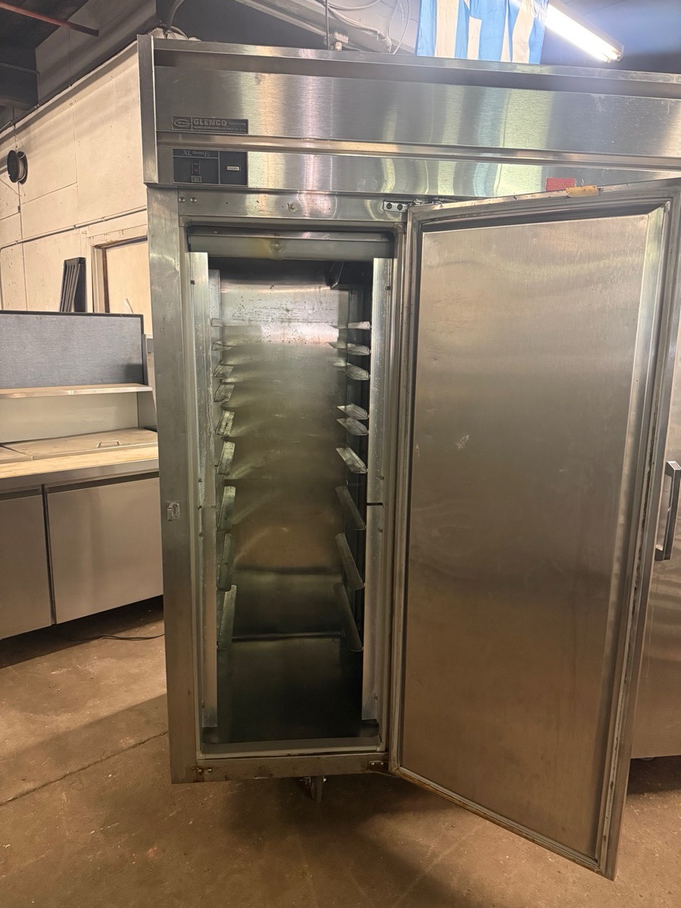 COMMERCIAL 3 DOOR REFRIGERATOR 72” USED - Image 5