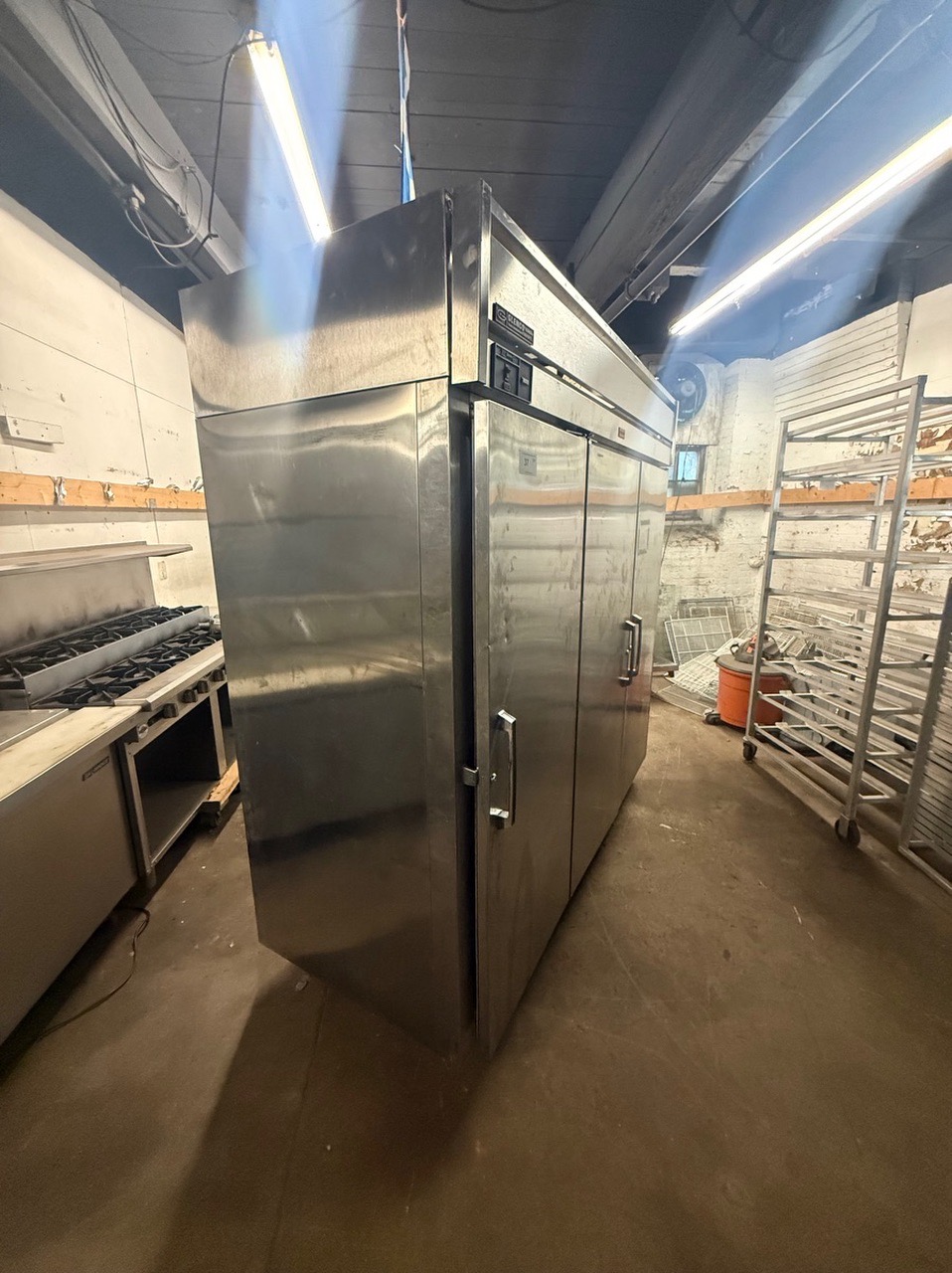 COMMERCIAL 3 DOOR REFRIGERATOR 72” USED - Image 8