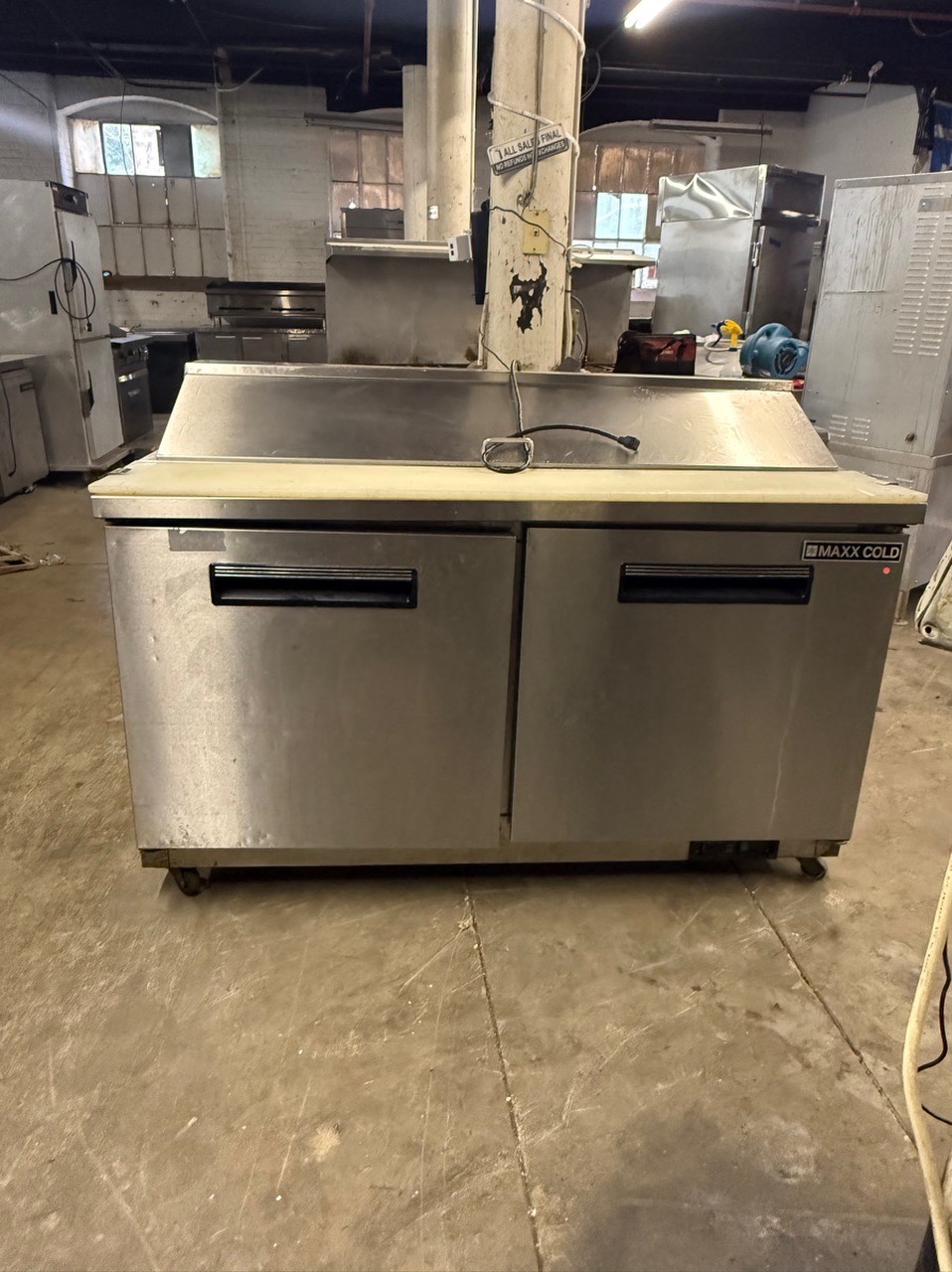 MAXX COLD MXCR60SHC 60” SANDWICH PREP TABLE COOLER USED - Image 1
