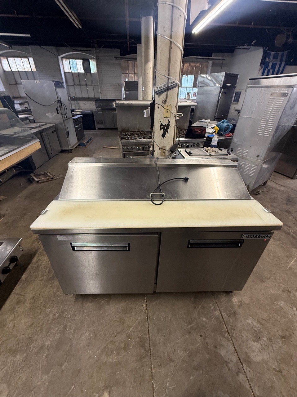 MAXX COLD MXCR60SHC 60” SANDWICH PREP TABLE COOLER USED - Image 5