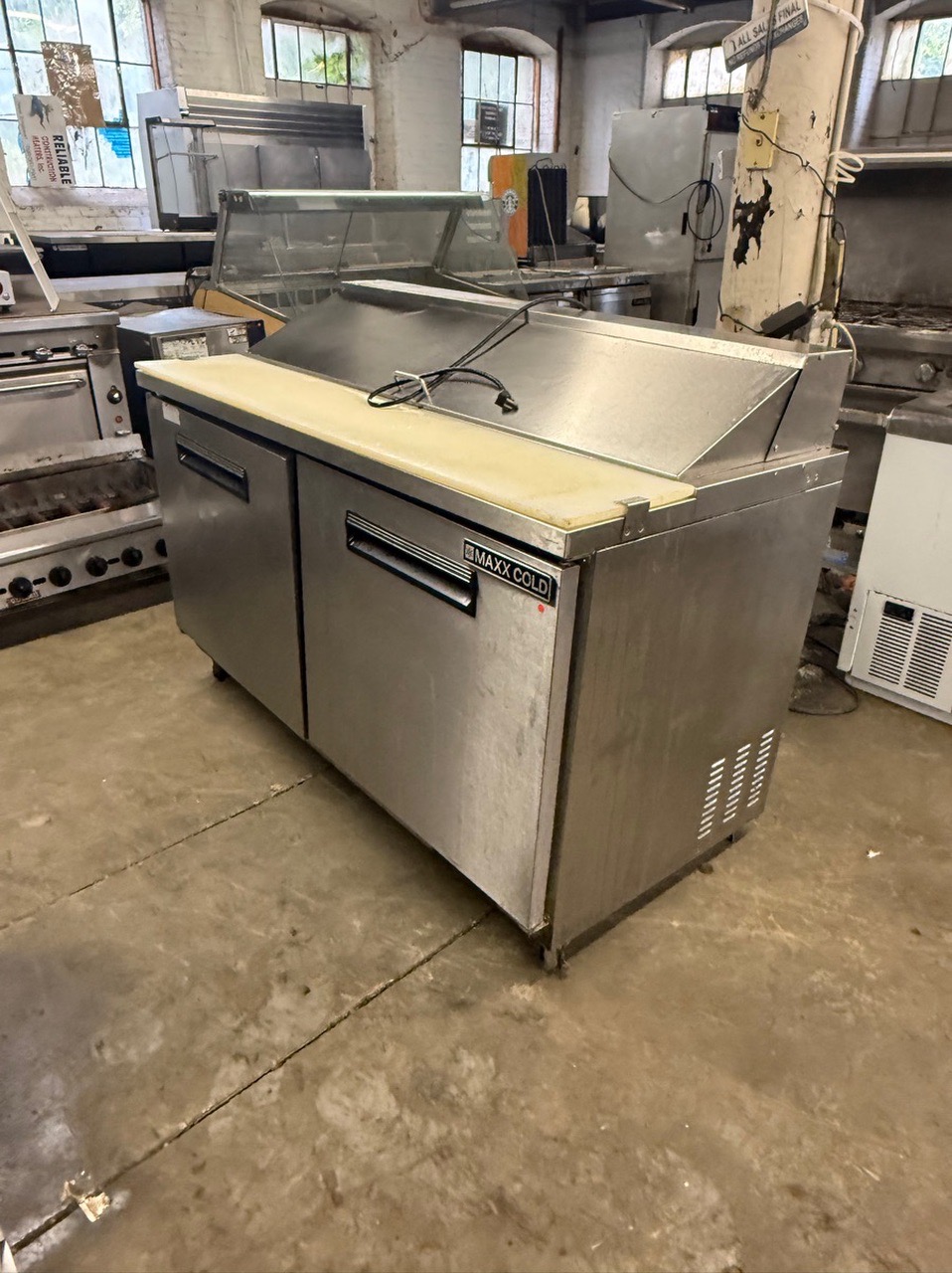 MAXX COLD MXCR60SHC 60” SANDWICH PREP TABLE COOLER USED - Image 4