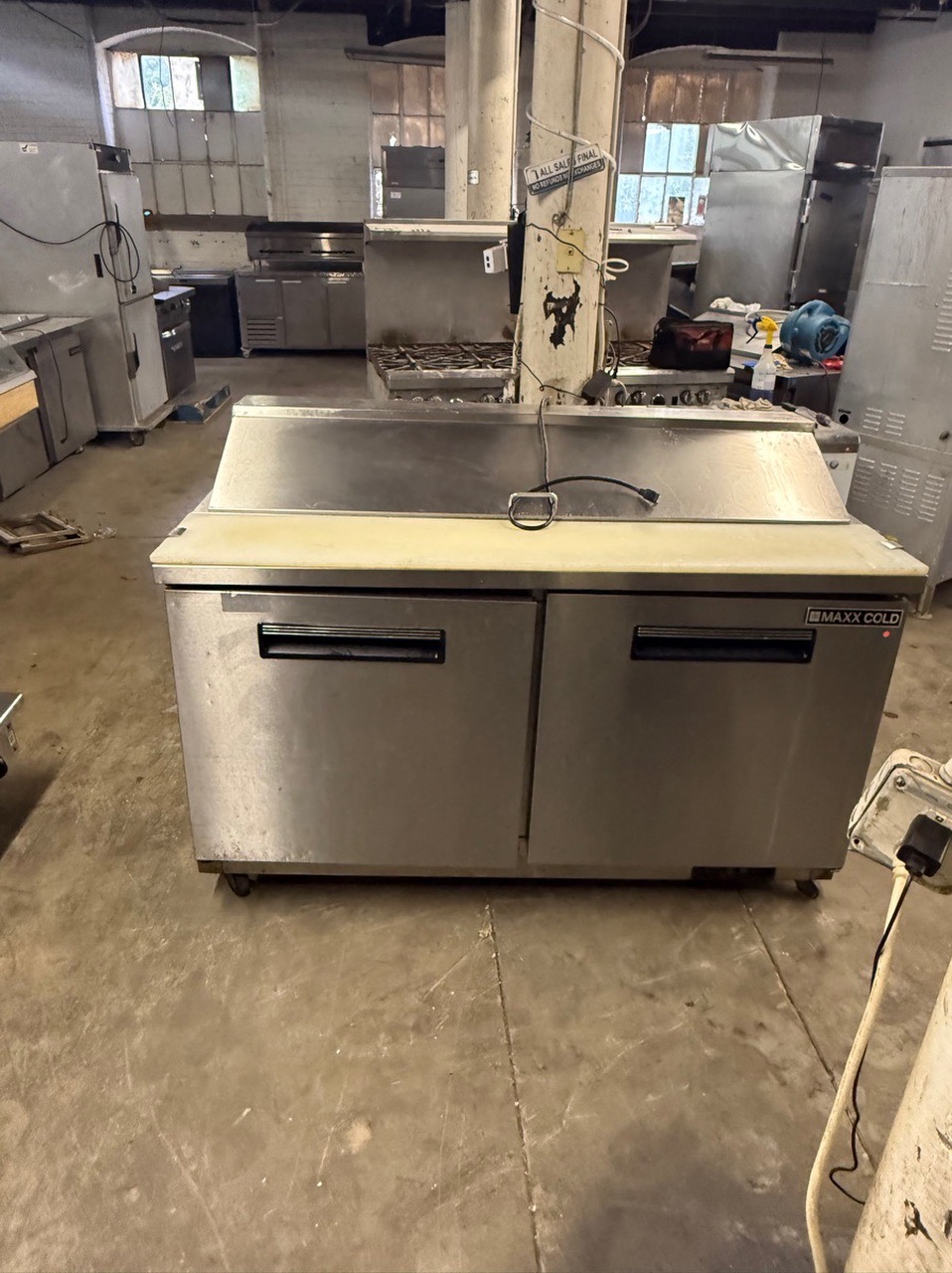 MAXX COLD MXCR60SHC 60” SANDWICH PREP TABLE COOLER USED - Image 2