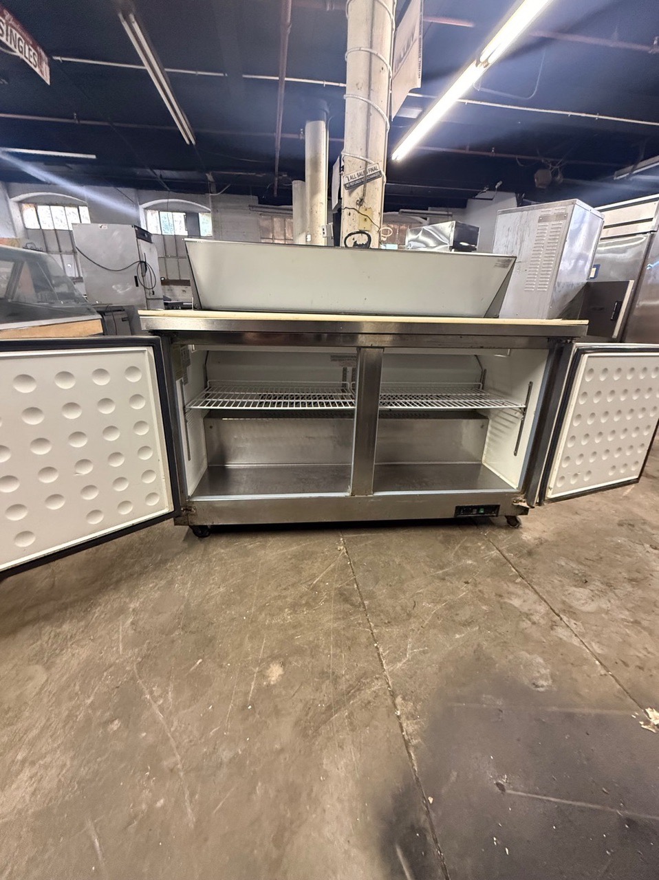 MAXX COLD MXCR60SHC 60” SANDWICH PREP TABLE COOLER USED - Image 7
