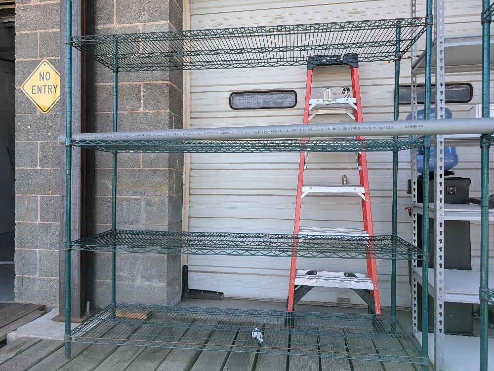 72 x 18in Green Epoxy Metro Shelving - Image 1