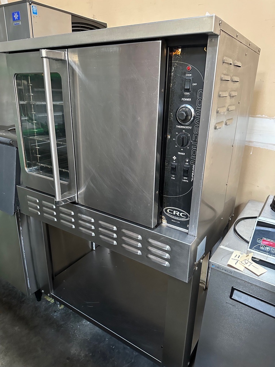 Commercial Range Company
Single deck gas convection oven with base. - Image 2