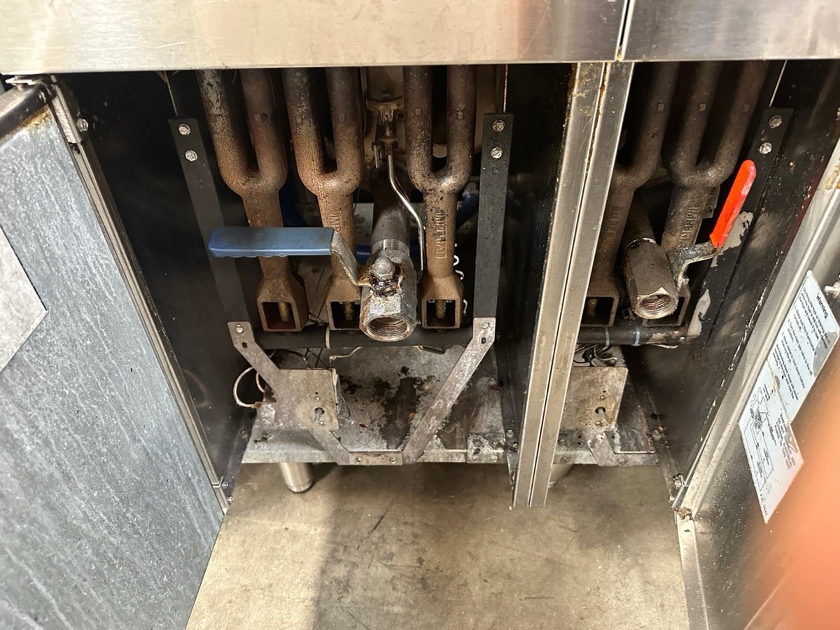 Imperial double gas fryer with baskets. 2,800.00 - Image 4