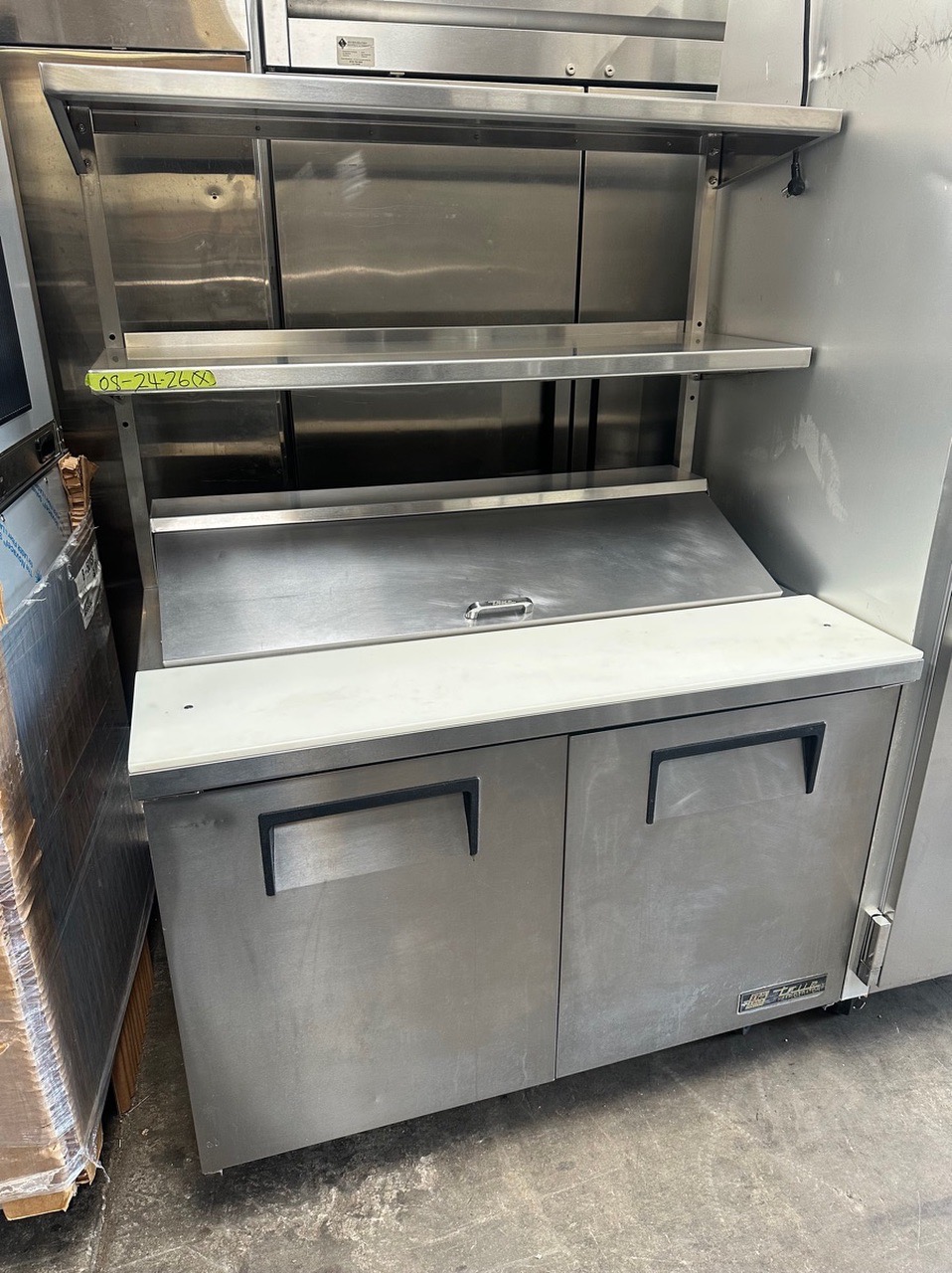 True TSSU-48-12-HC 48" TSSU Series Sandwich/Salad Prep Table w/ Refrigerated Base - Image 2