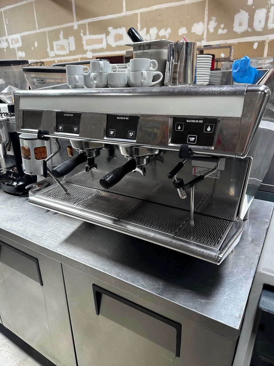 UNIC Stella Epic Espresso Machine 2 group machine. 220volt. - Image 2