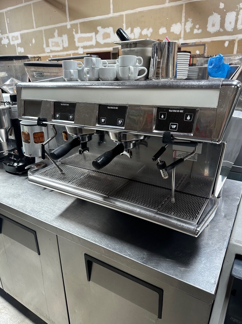 UNIC Stella Epic Espresso Machine 2 group machine. 220volt. - Image 1
