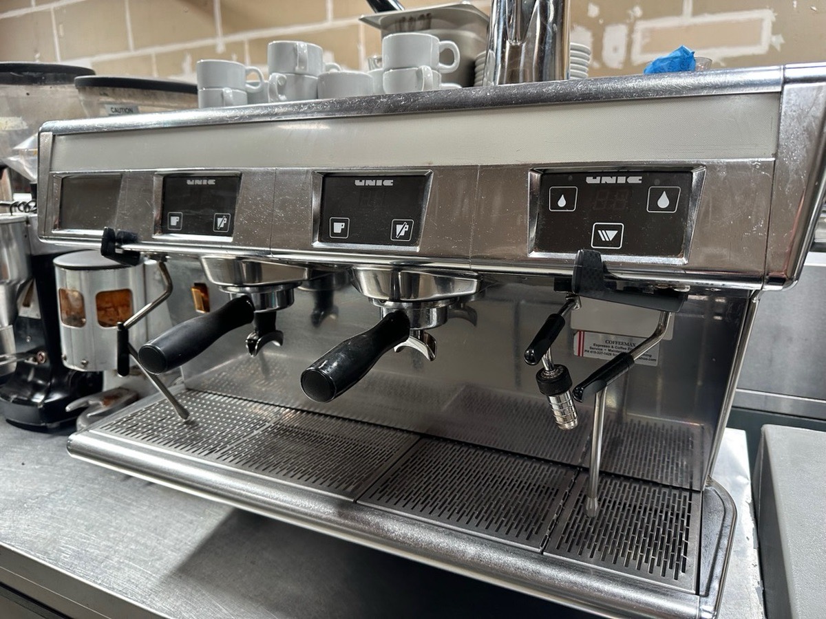 UNIC Stella Epic Espresso Machine 2 group machine. 220volt. - Image 3