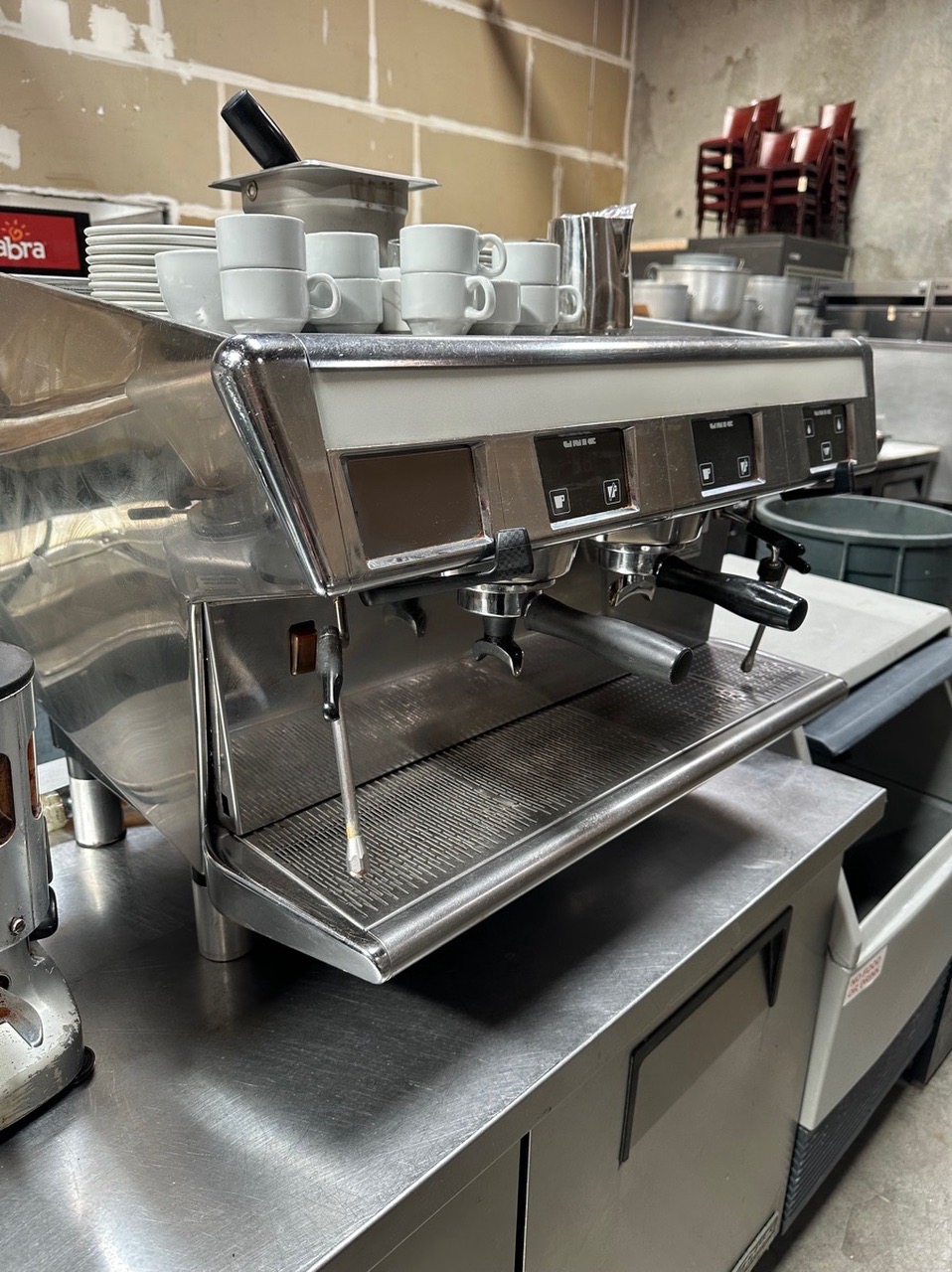 UNIC Stella Epic Espresso Machine 2 group machine. 220volt. - Image 5