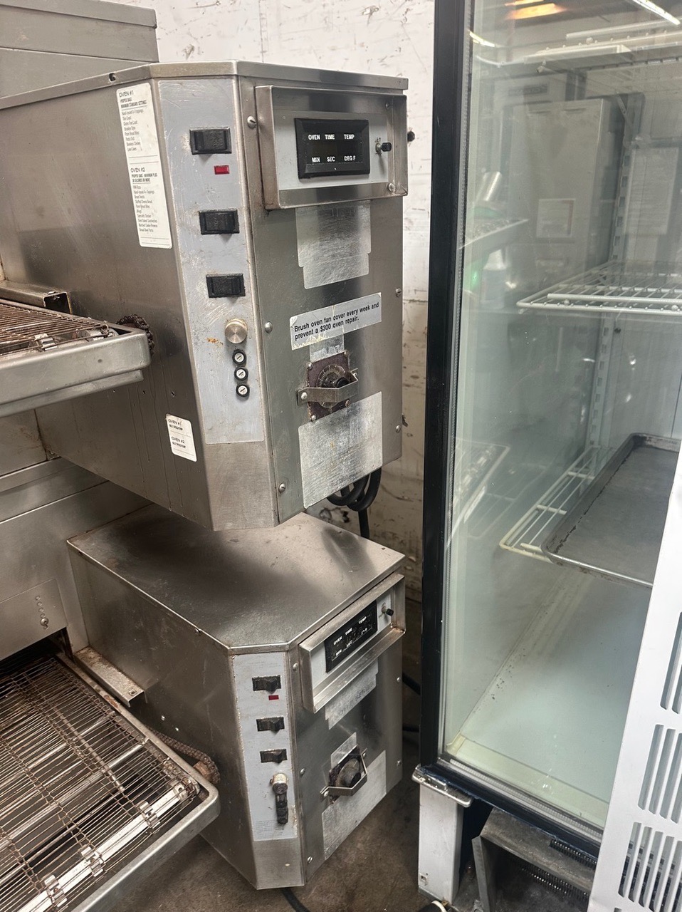 Lincoln 1040-2G Impinger I 1040 Series Natural Gas Double Conveyor Radiant Oven Package with 40" Long Baking Chamber - 240,000 BTU. - Image 2