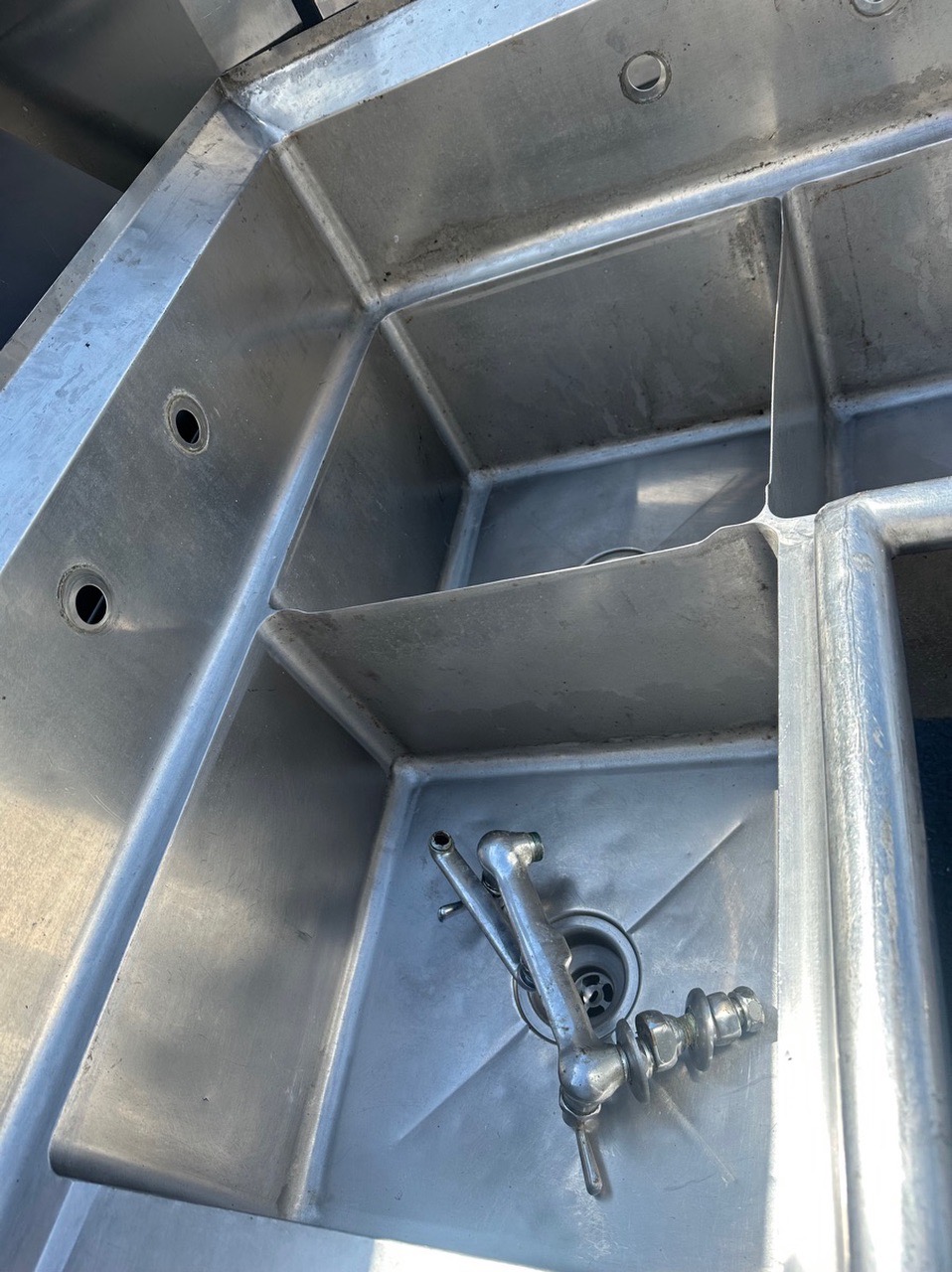 Green World (TSA-3C-D1) 18”X 18” compartment sink. - Image 4