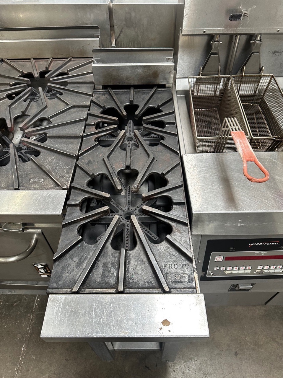 Montague Company 18-5A 18" Gas Heavy Duty Range w/ (2) Open Burners, Open Cabinet Base, 60.000 BTU - Image 4