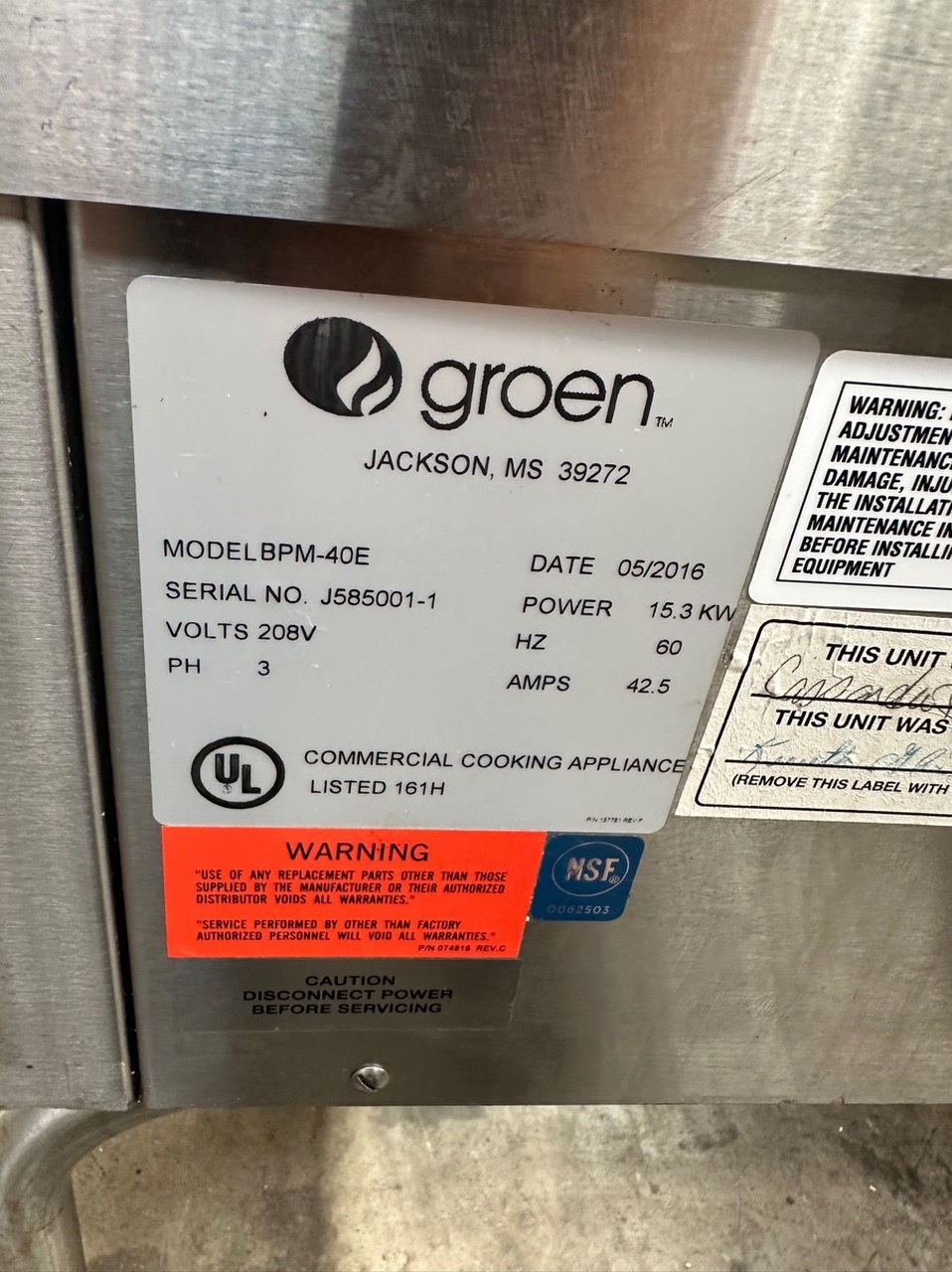 Groen BPM-40EC 208/3 Stainless Steel 40-Gallon Tilting Electric Braising Pan - 208V, 3 Phase, 15.3 kW - Image 7