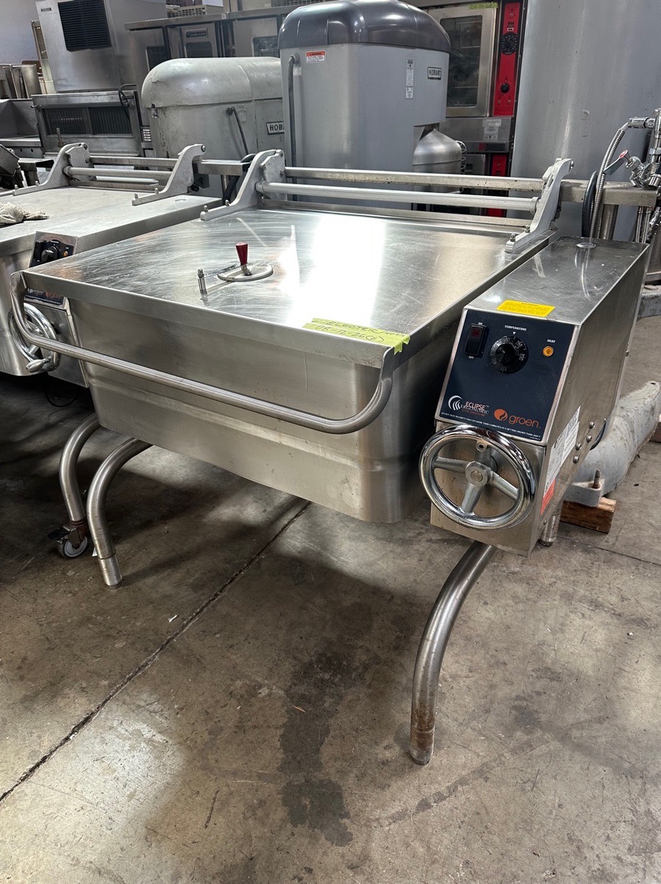 Groen BPM-40EC 208/3 Stainless Steel 40-Gallon Tilting Electric Braising Pan - 208V, 3 Phase, 15.3 kW - Image 1