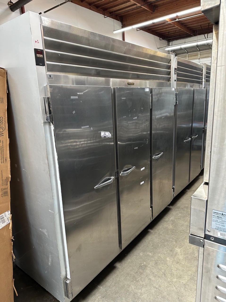 Traulsen G31313 76 Inch Three-section Freezer Reach-in Self-contained (115 volt) - Image 1