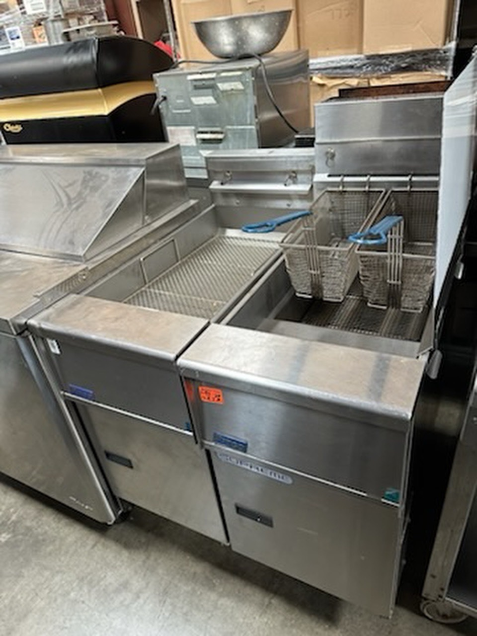 Pitco SSH55R Gas Fryer - 50 lb Vat, Floor Model, Natural Gas with dump station included combo. - Image 1