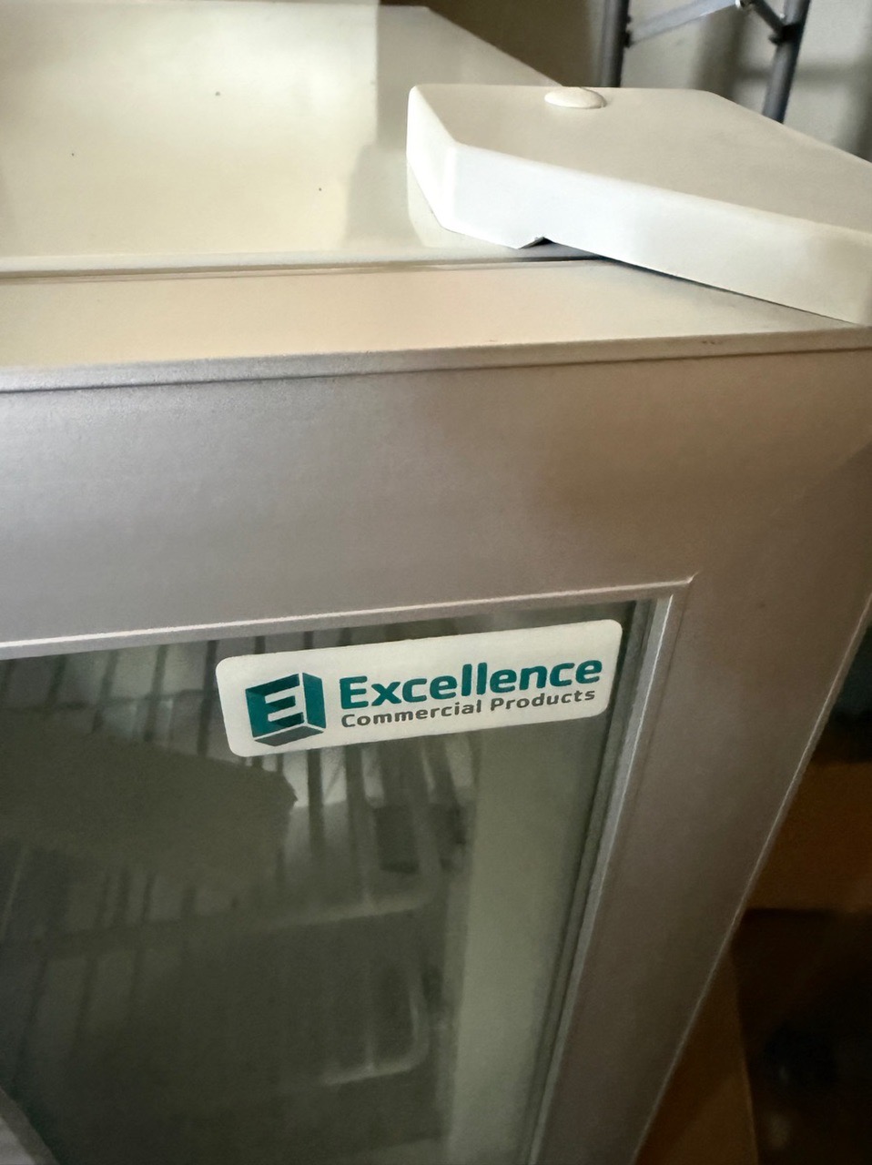 White countertop
Display freezer
Brand New - Image 3