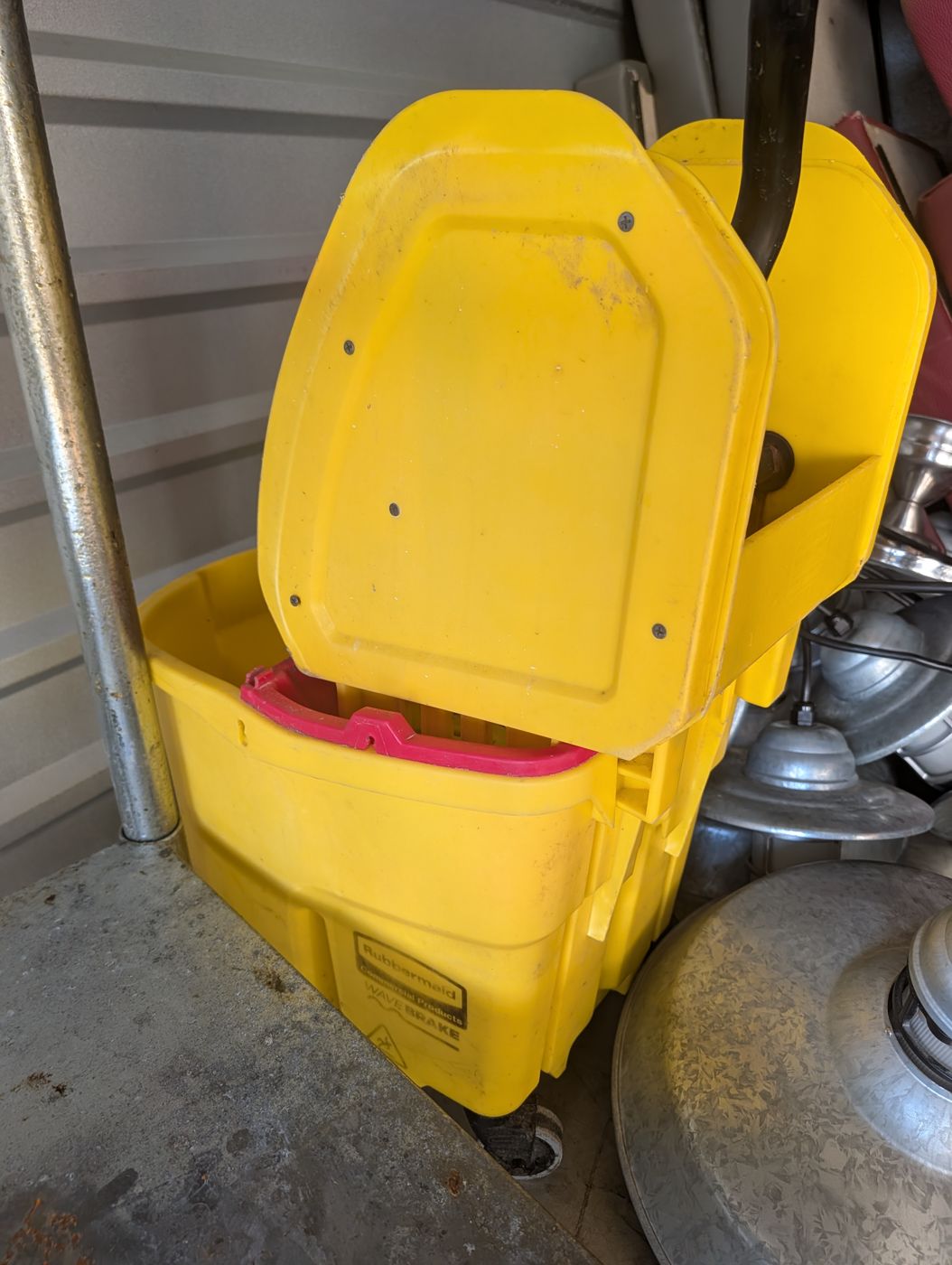Rubbermaid WaveBrake Yellow Mop Bucket with Wringer - Image 1