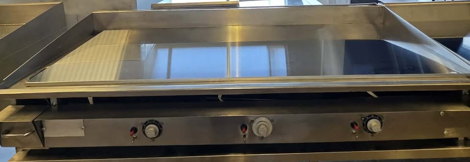 Keating miraclean chrome top griddle commercial restaurant equipemnt - Image 1