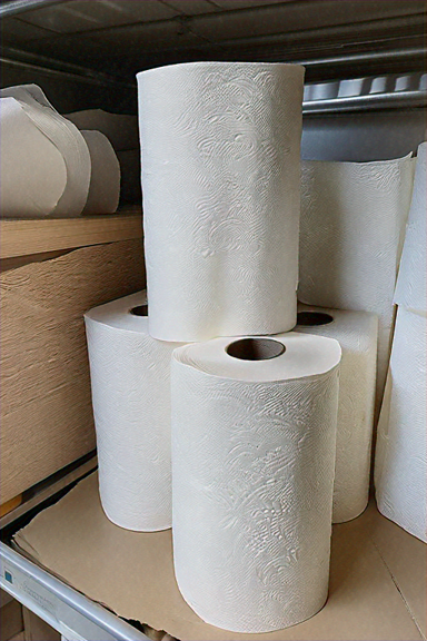 WHITE PAPER TOWELS - Image 1