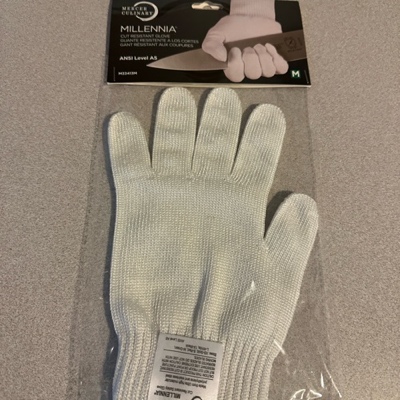 Knife resistant gloves 