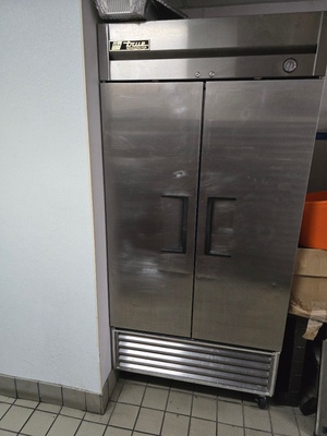2 door stand up cooler